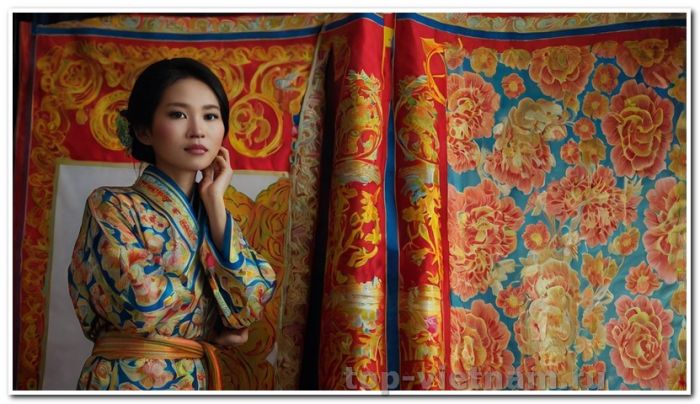 poster silk robe from vietnam 4